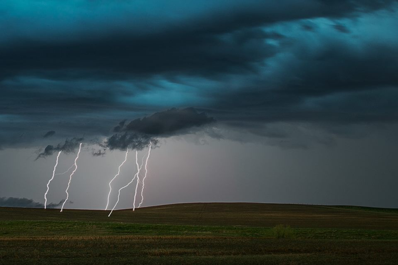 Illustration for article titled This lightning photo is so amazing that I thought it was fake